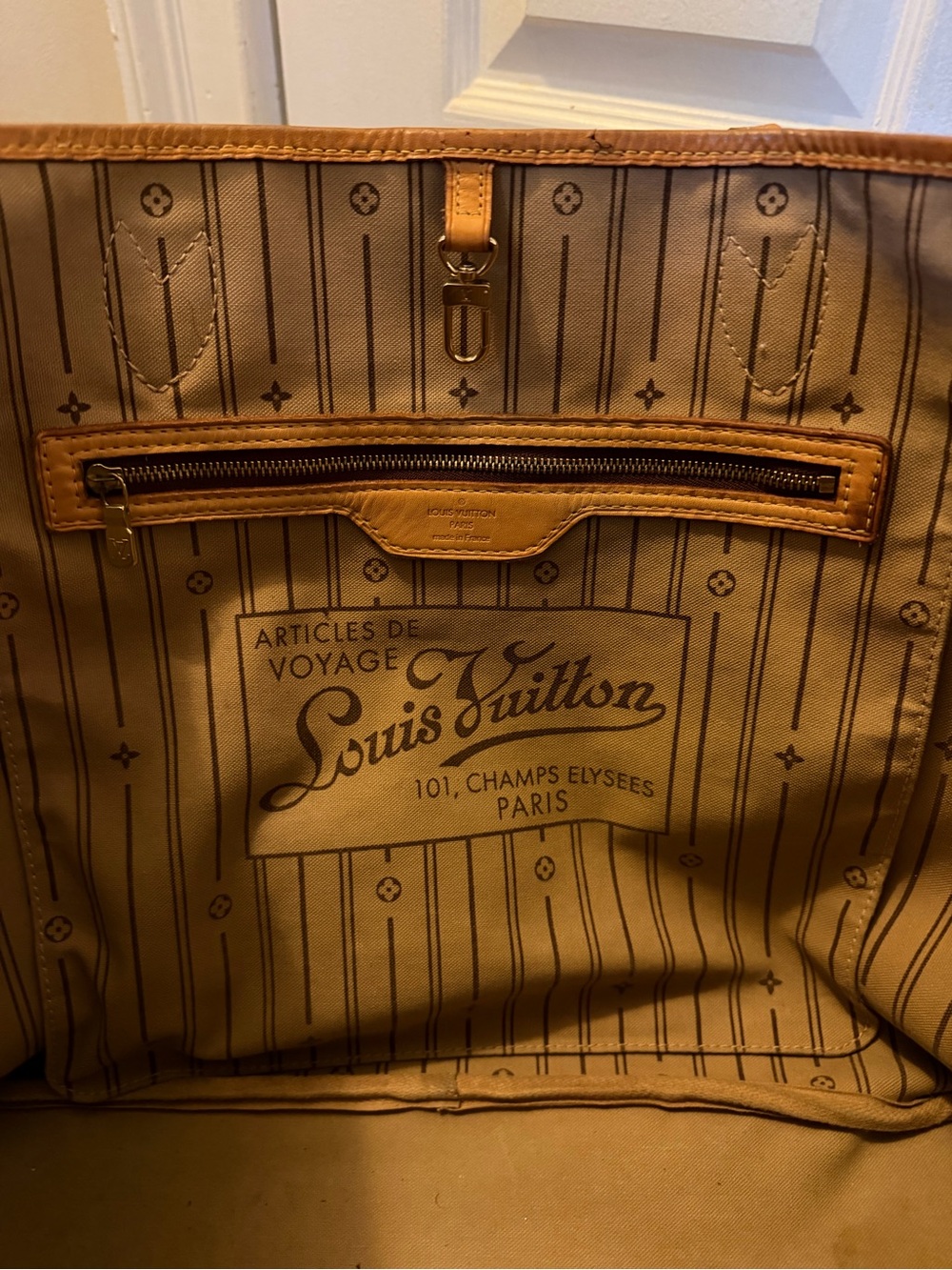 Louis Vuitton Monogram Neverfull Tote GM - Picture 7 of 11